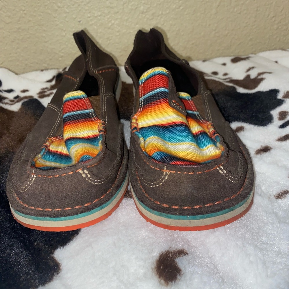 women’s size 8 ariat serape moccasins!